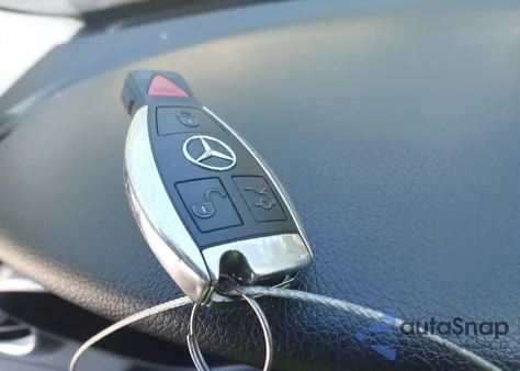 2015 Mercedes-Benz C 300 4Matic из США, поврежденный, VIN 55SWF4KB8FU016681